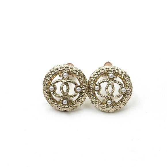 Chanel Gold CC Round Pearl Clip on Earrings - Picture 1 of 4